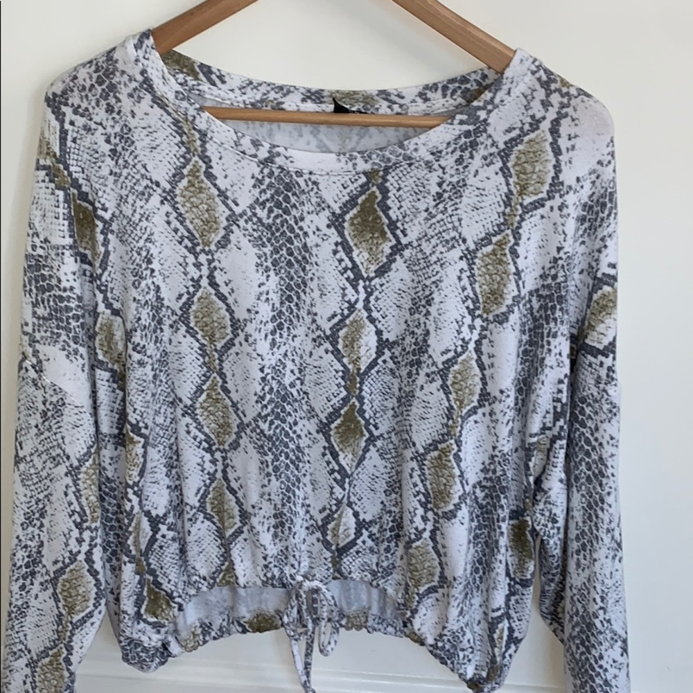 Express Python Shirt Like New - Picture 3 of 4
